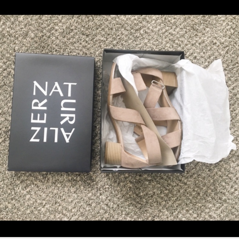 ⭐️NEW⭐️ Naturalizer Block Heel Sandal
